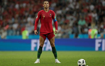 cristiano ronaldo tiptoe